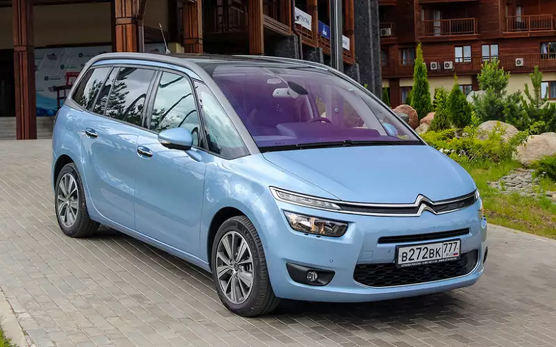 Лучшие семейные автомобили от 800 тыс. до 1,5 млн рублей. Опубликован новый рейтинг журнала &laquo;За рулём&raquo;